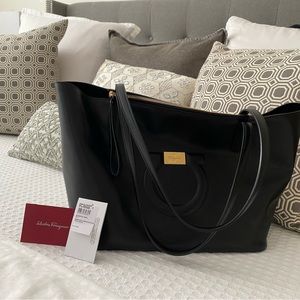 City tote, Salvatore Ferragamo, 11×18 1/2 in excellent condition.